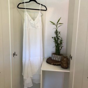 White maxi dress from express (size M)